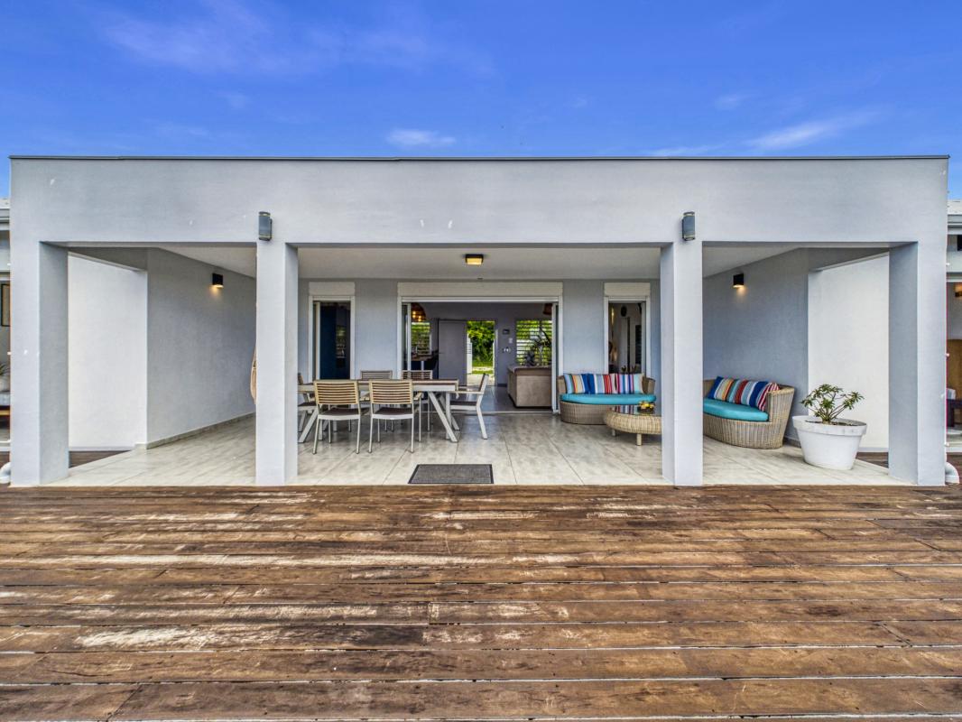 27. A louer villa avec piscine et vue mer St François Guadeloupe